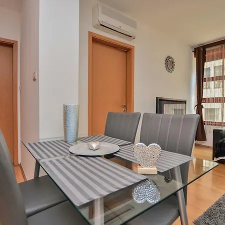 Apartment Design Free Parking In City Center *